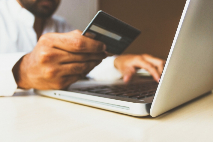 O e-commerce não concorre com as lojas franqueadas físicas. Há formas adequadas de se fazer a gestão e a remuneração. Foto: Rupixen/Pixabay